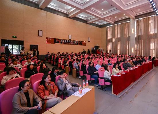 龍蛇之變·愛(AI)設計——2025設計師與當代藝術家對話/設計未來交流會圓滿舉辦